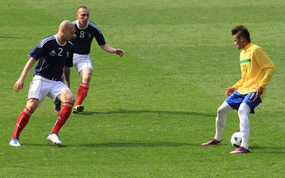 大象体育动态-C罗点球命中左下角