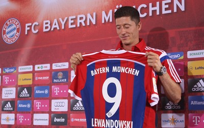 大象体育独家-卢克肖的远射差点破门